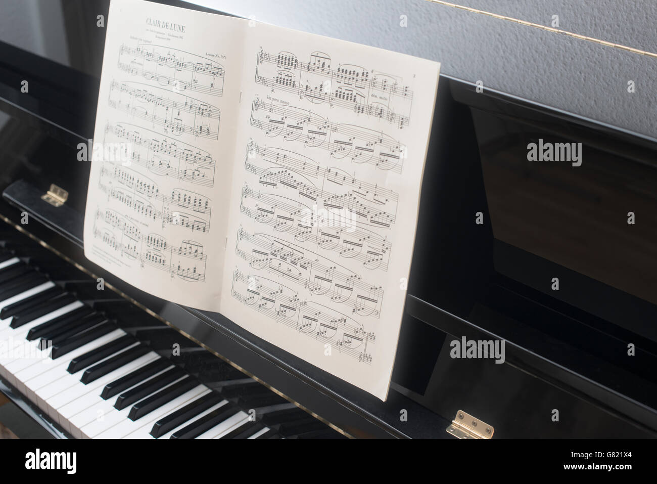 Noten und Klavier Stockfoto