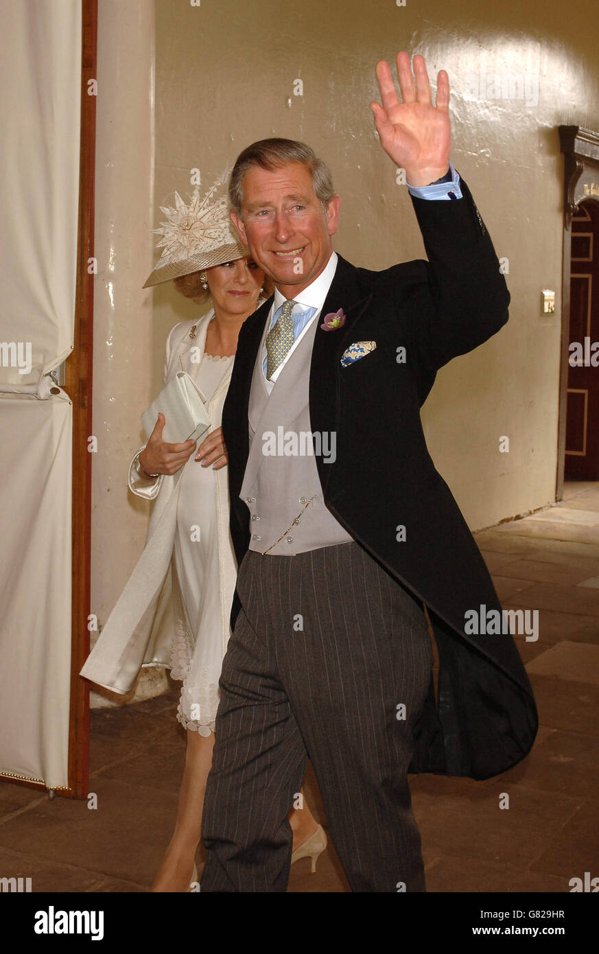 Der britische Prinz Charles, der Prinz von Wales und Camilla Parker Bowles kommen an. Stockfoto