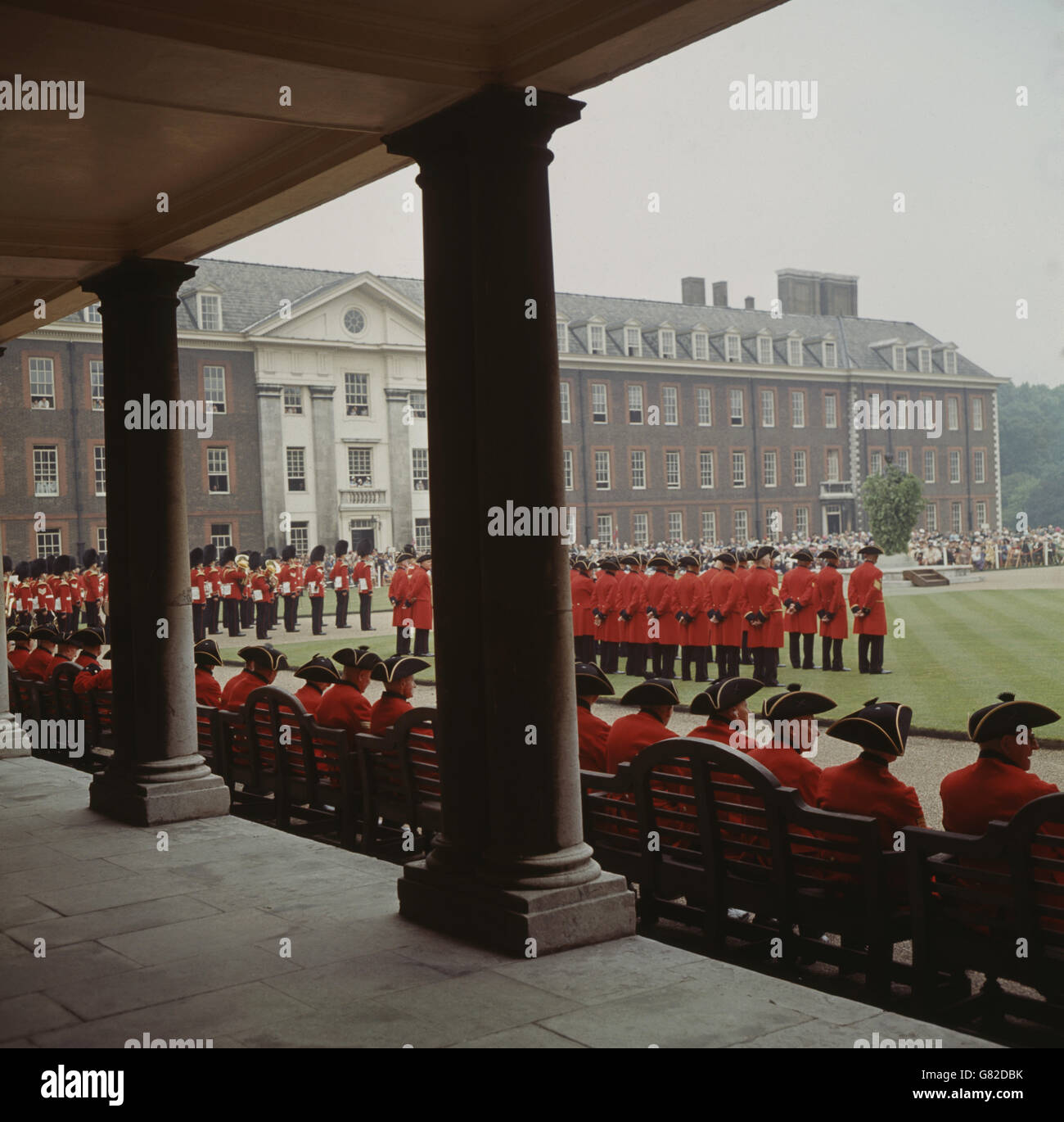 Sitzkontingent bei der jährlichen Founder's Day Parade im Royal Hospital, Chelsea, als die Queen Mother der Überprüfungsbeamte war. Stockfoto