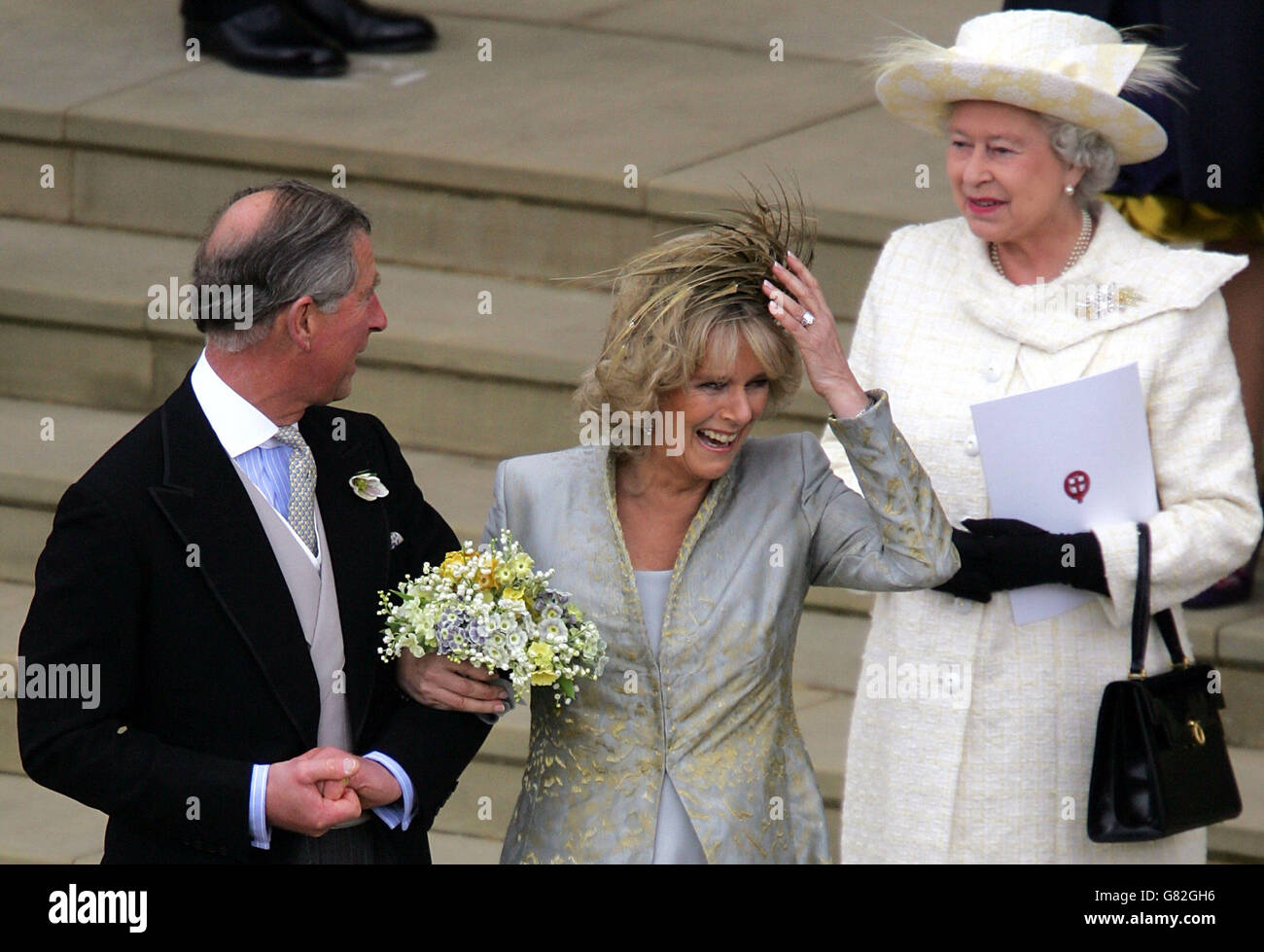 Prinz Charles und die Herzogin von Cornwall, ehemals Camilla Parker Bowles, werden von Königin Elizabeth II. Gefolgt Stockfoto