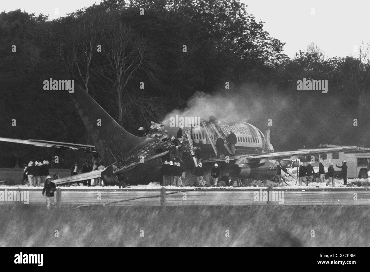 Katastrophen und Unfälle - Fire - britischen Airtours Boeing 737 - Flughafen Manchester Stockfoto