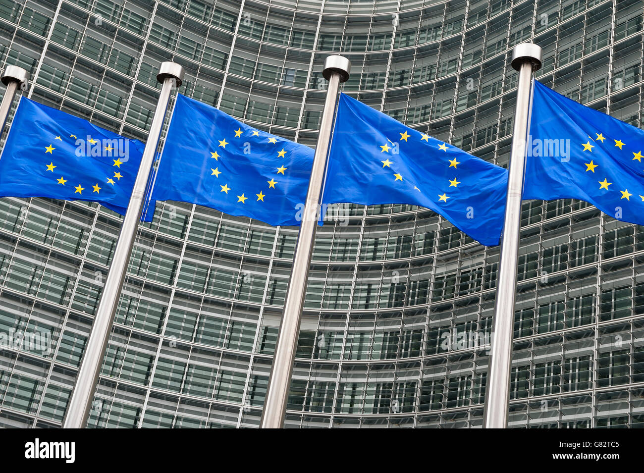 Reihe Der Eu Europaischen Union Fahnen Vor Verwaltungsgebaude Am Hauptsitz Eu In Brussel Belgien Stockfotografie Alamy