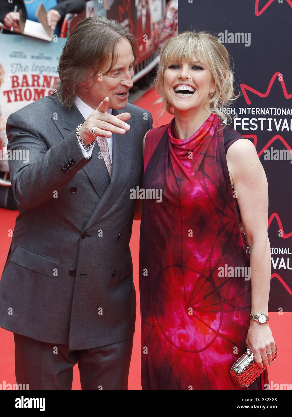 Robert Carlyle und Ashley Jensen (rechts) kommen zur Vorführung von The Legend of Barney Thomson am Eröffnungsabend des Edinburgh International Film Festival. DRÜCKEN Sie VERBANDSFOTO. Bilddatum: Mittwoch, 17. Juni 2015. Bildnachweis sollte lauten: Danny Lawson/PA Wire Stockfoto