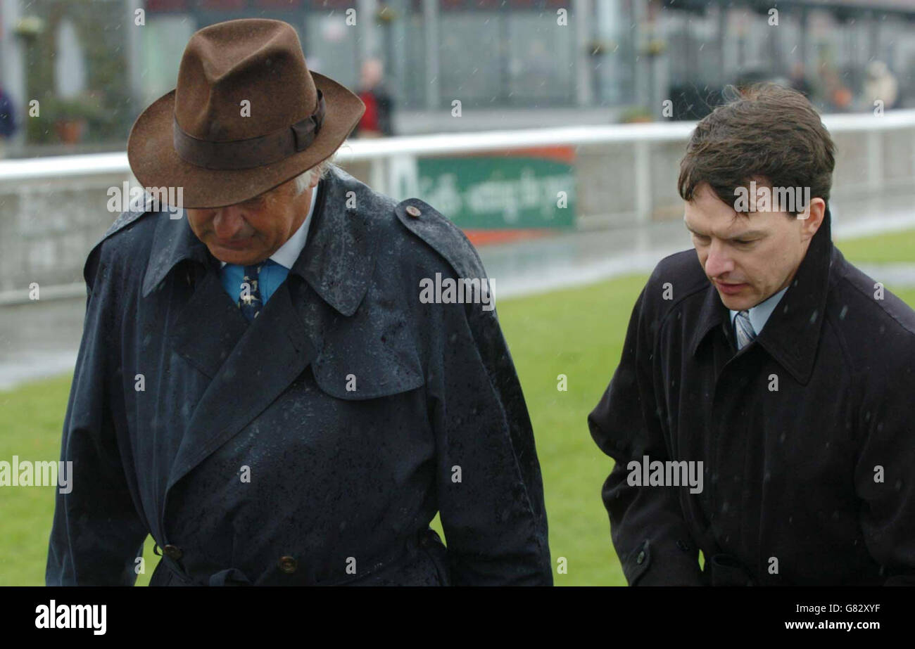 Pferderennen - Curragh Racecourse. John Magnier (L) mit Trainer Aiden O'Brien. Stockfoto