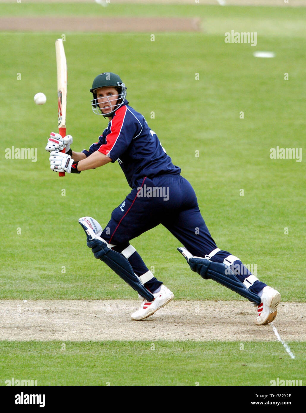 Cricket - Totesport National Cricket League - Division One - Nottinghamshire Outlaws / Middlesex Crusaders - Trent Bridge. Ed Smith von Middlesex Crusaders auf dem Weg zu 28, bevor Regen aufhört zu spielen Stockfoto