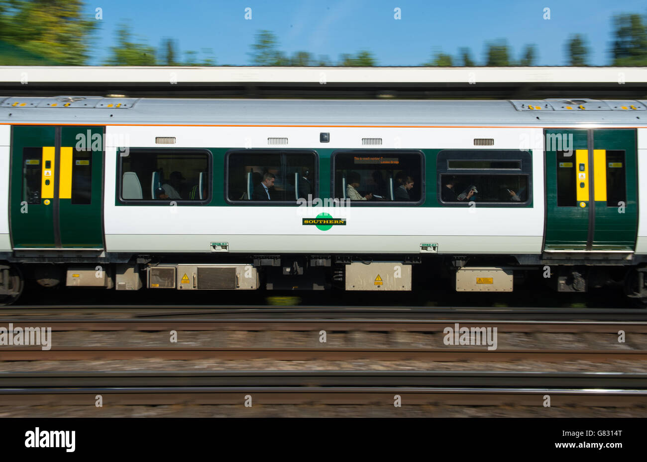 Eisenbahnbestand. Ein Zug des Südens am Bahnhof Honor Oak Park in London. Stockfoto