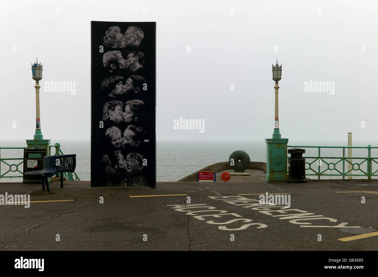 KSS Wand Statue von Bruce Williams auf Brighton seafront Stockfoto
