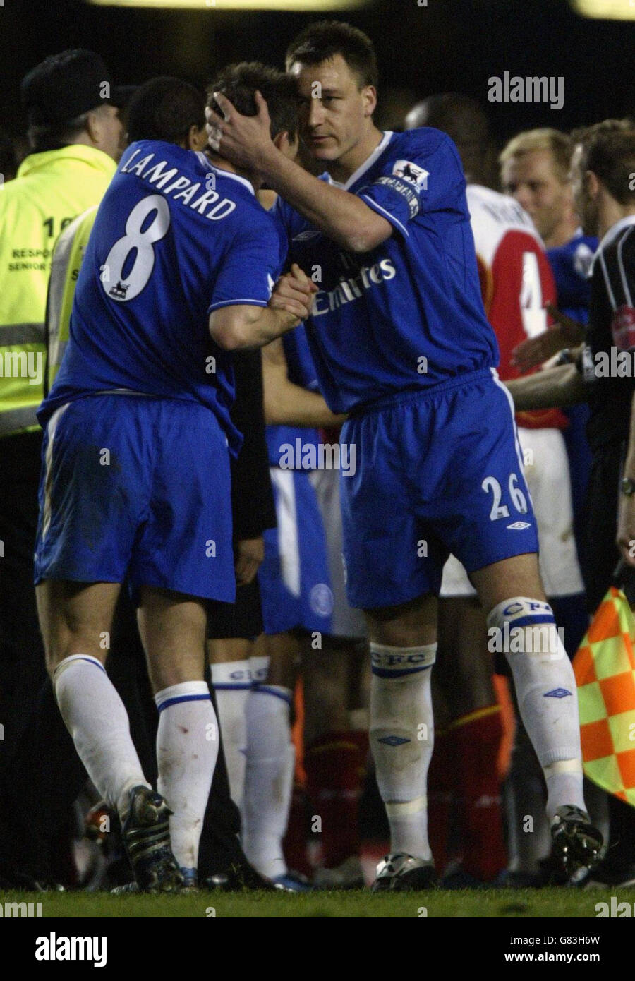 Fußball - FA Barclays Premiership - Chelsea / Arsenal - Stamford Bridge. Chelsea-Kapitän John Terry (R) mit Frank Lampard nach ihrem Unentschieden von 0-0 gegen Arsenal. Stockfoto