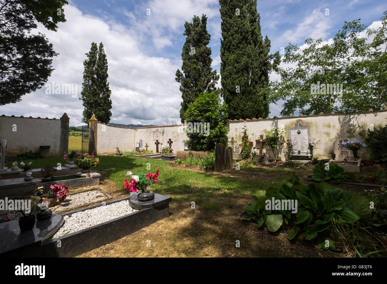 Friedhof an der Via Gabbiano in der Nähe von San Piero a Sieve, Toskana, Italien. Stockfoto
