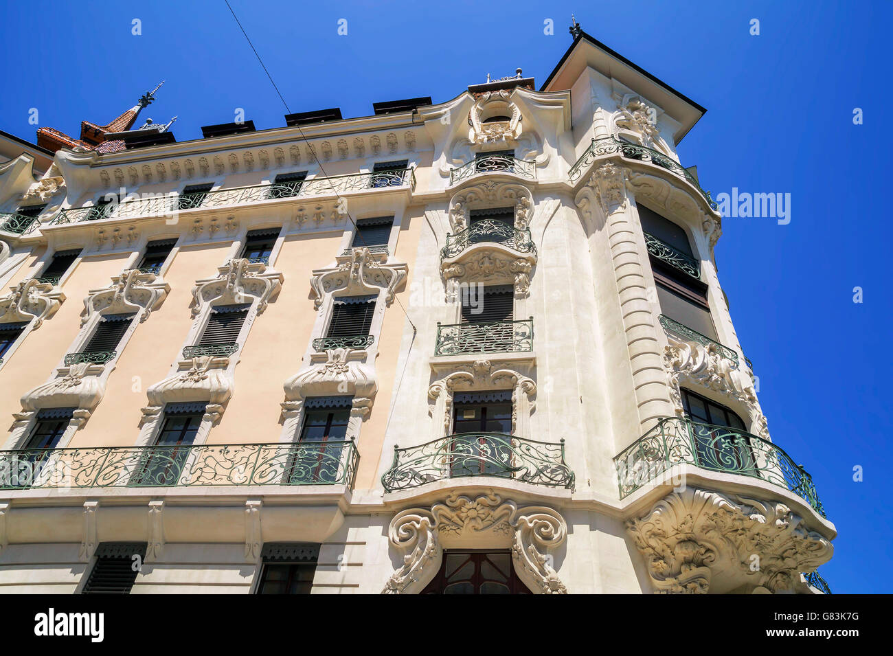 Architektur des Gebäudes hautnah in der Stadt Genf, Schweiz Stockfoto
