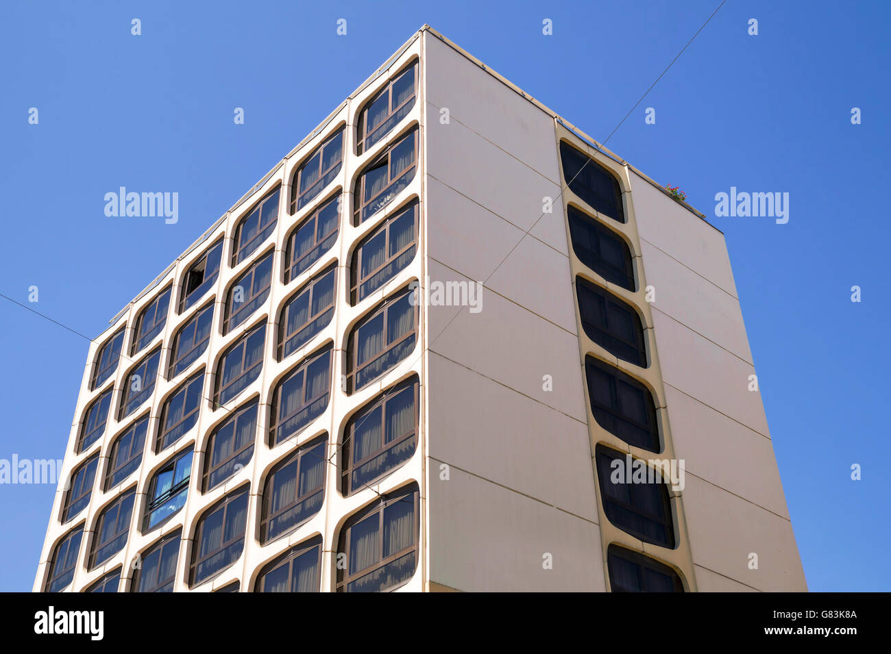 Architektur des Gebäudes hautnah in der Stadt Genf, Schweiz Stockfoto