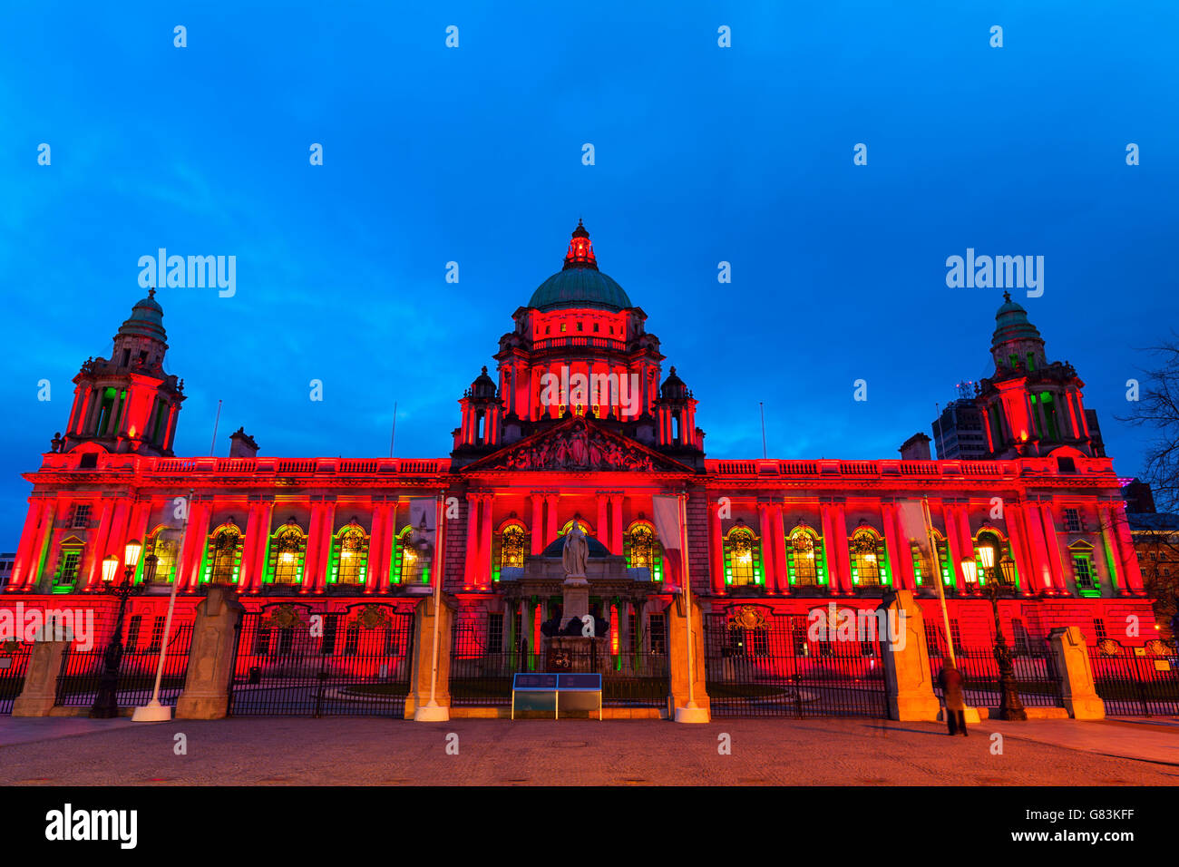 Beleuchtete der Belfast City Hall Stockfoto