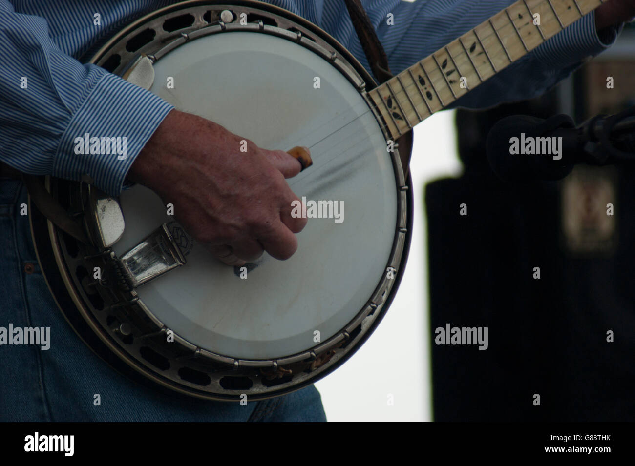 Rick Pardue Banjo spielen und singen für Mickey Galyean & Cullen Brücke Bluegrass Musik beim American Folk Festival 2015 Stockfoto