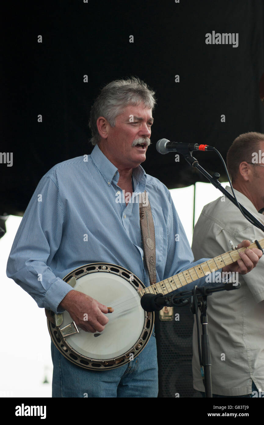 Rick Pardue Banjo spielen und singen für Mickey Galyean & Cullen Brücke Bluegrass Musik beim American Folk Festival 2015 Stockfoto