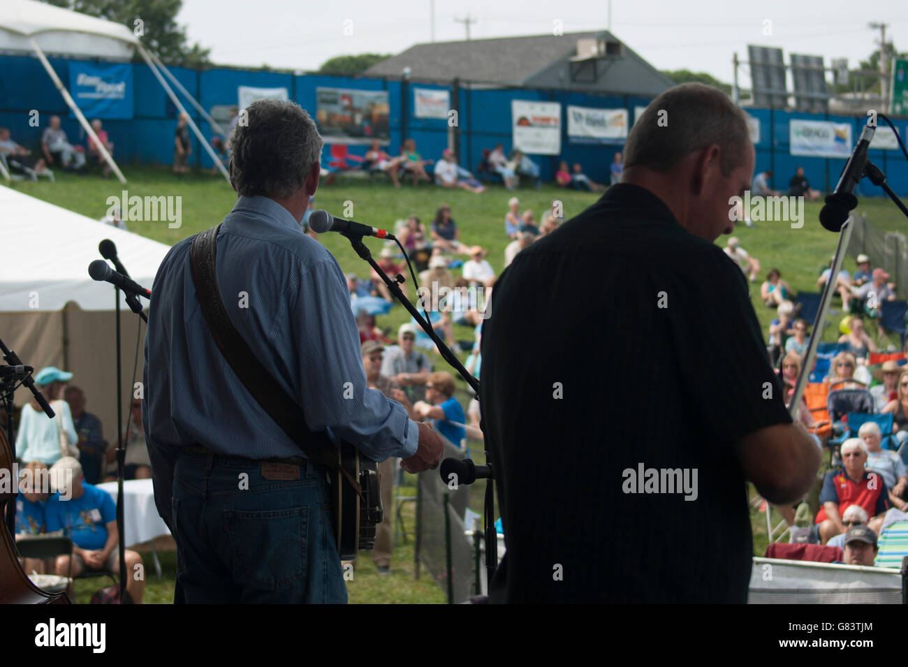 Mickey Galyean & Cullen Brücke Bluegrass Musik beim American Folk Festival 2015, Bangor, Maine Stockfoto