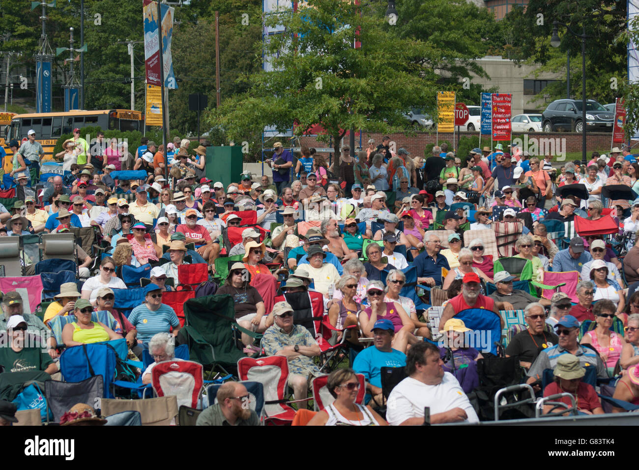 Publikum Musikgenuss beim American Folk Festival 2015, Bangor, ME Stockfoto