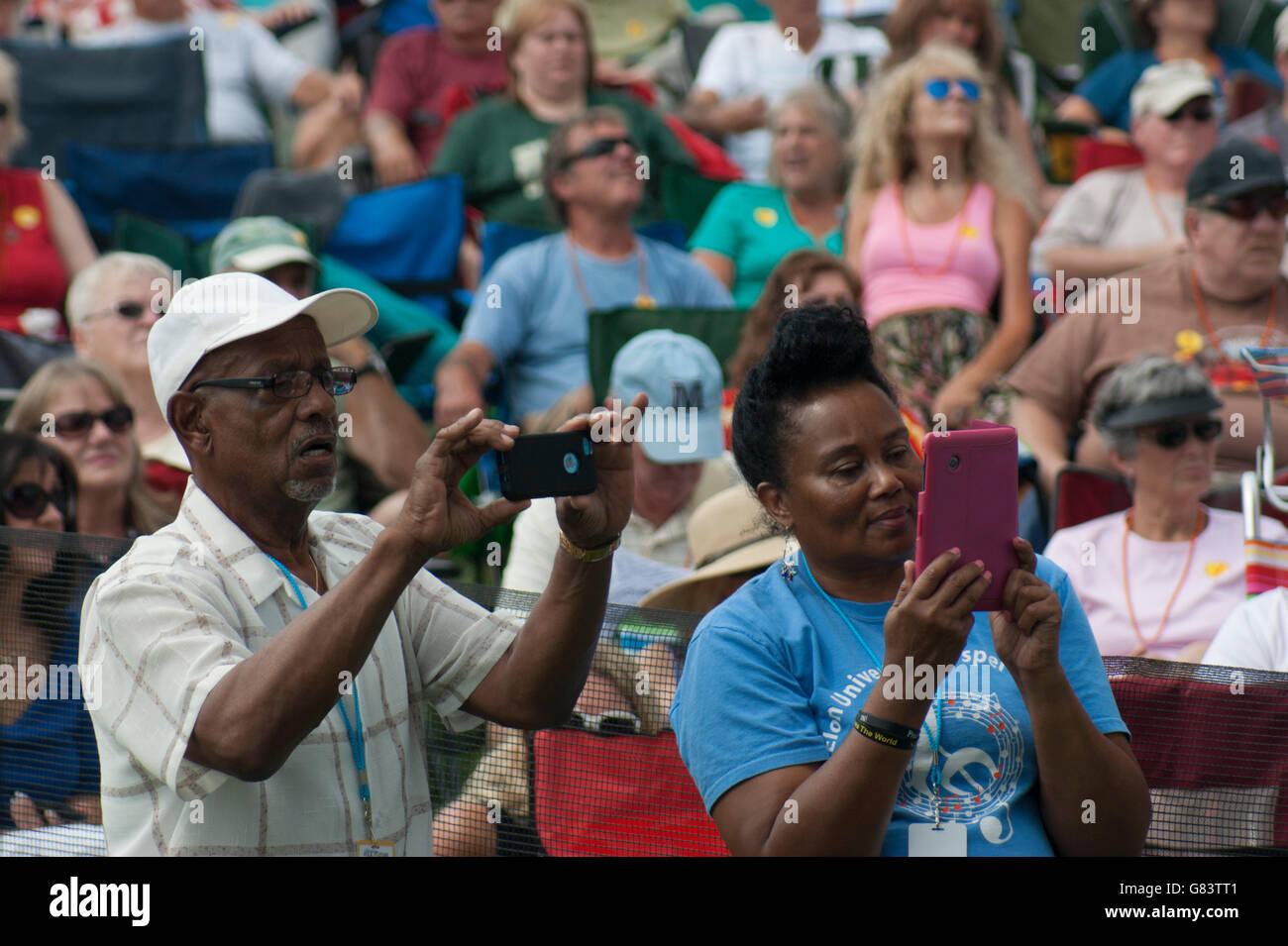 Publikum Musikgenuss beim American Folk Festival 2015, Bangor, Maine Stockfoto