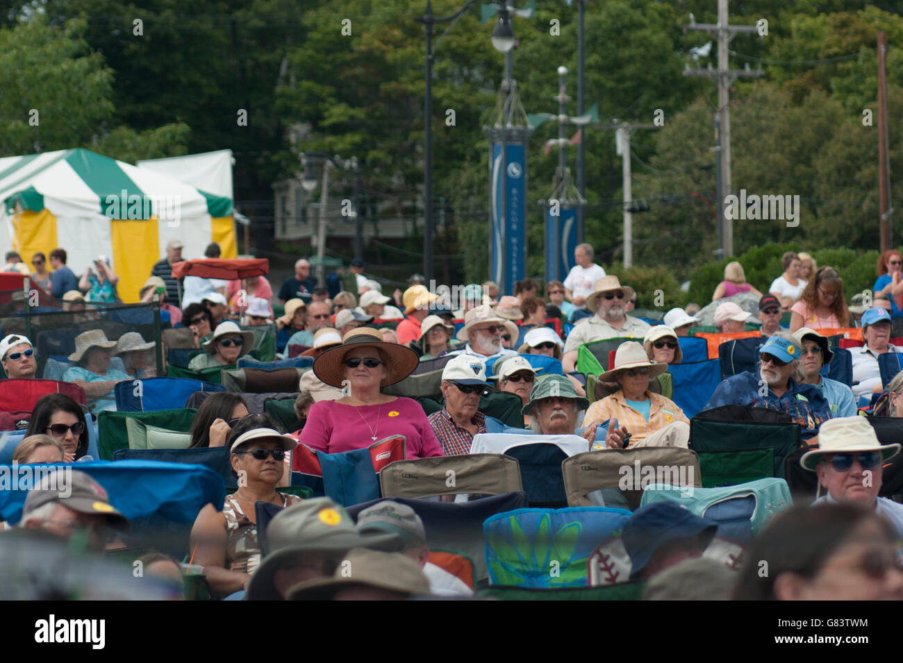 Publikum Musikgenuss beim American Folk Festival 2015, Bangor, ME Stockfoto