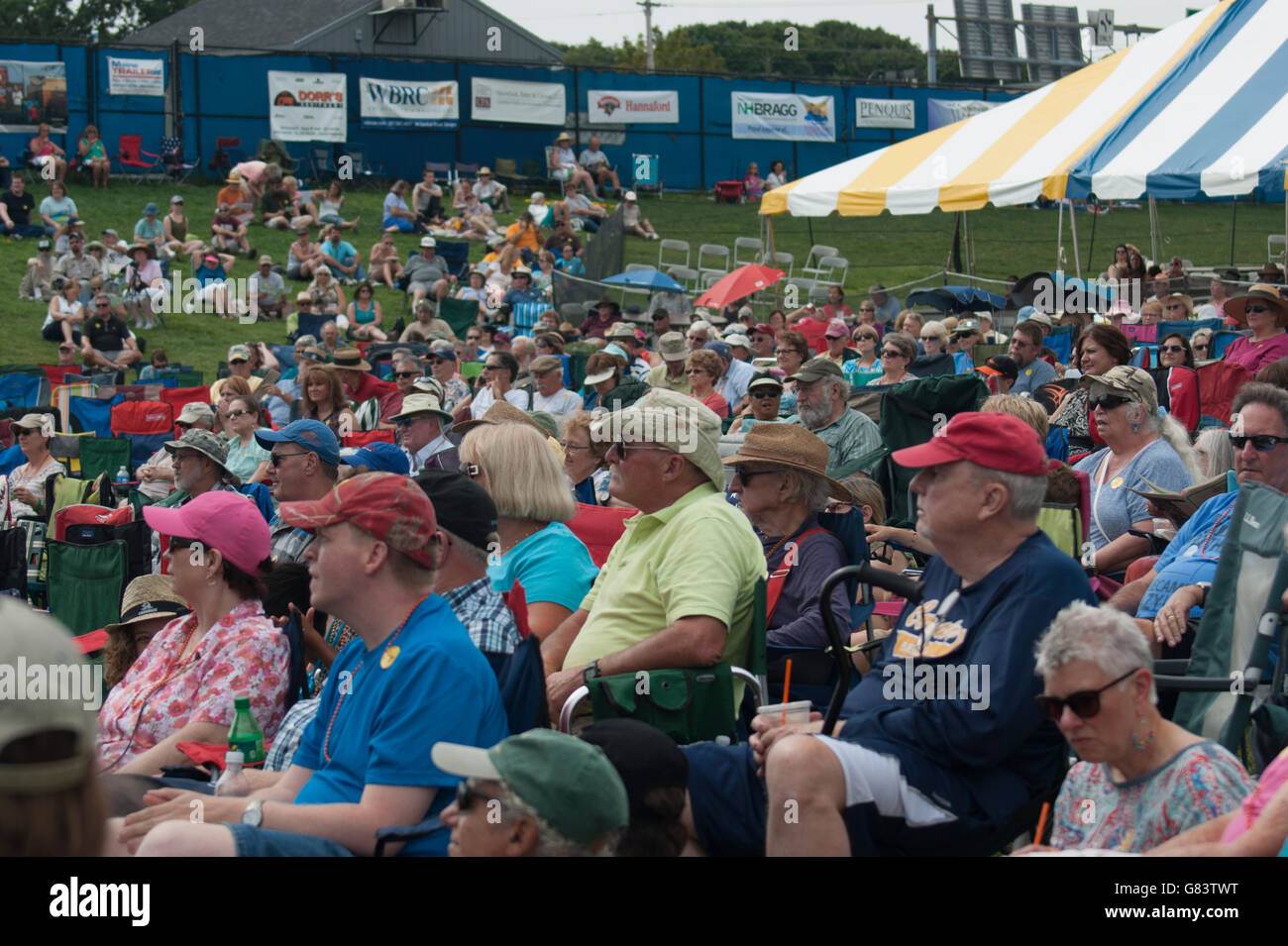 Publikum Musikgenuss beim American Folk Festival 2015, Bangor, ME Stockfoto