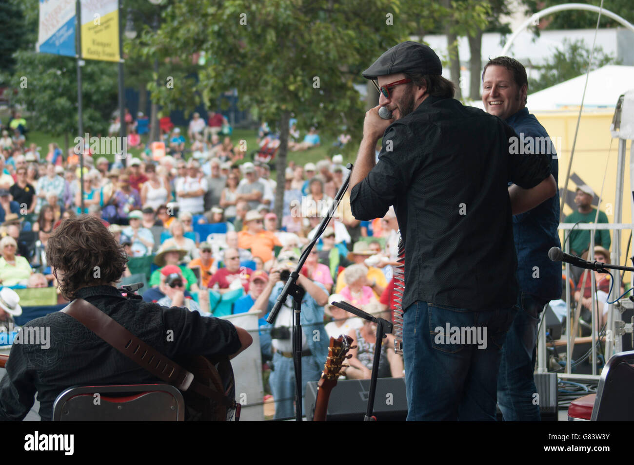 Quebecois Musiker De Temps Antan erklingt in 2015 American Folk Festival, Bangor, ME Stockfoto