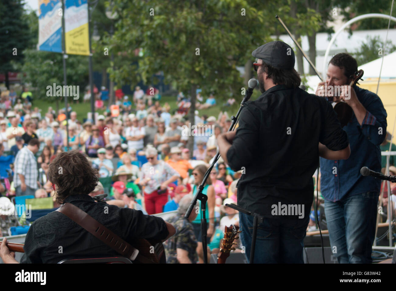 Quebecois Musiker De Temps Antan erklingt in 2015 American Folk Festival, Bangor, ME Stockfoto