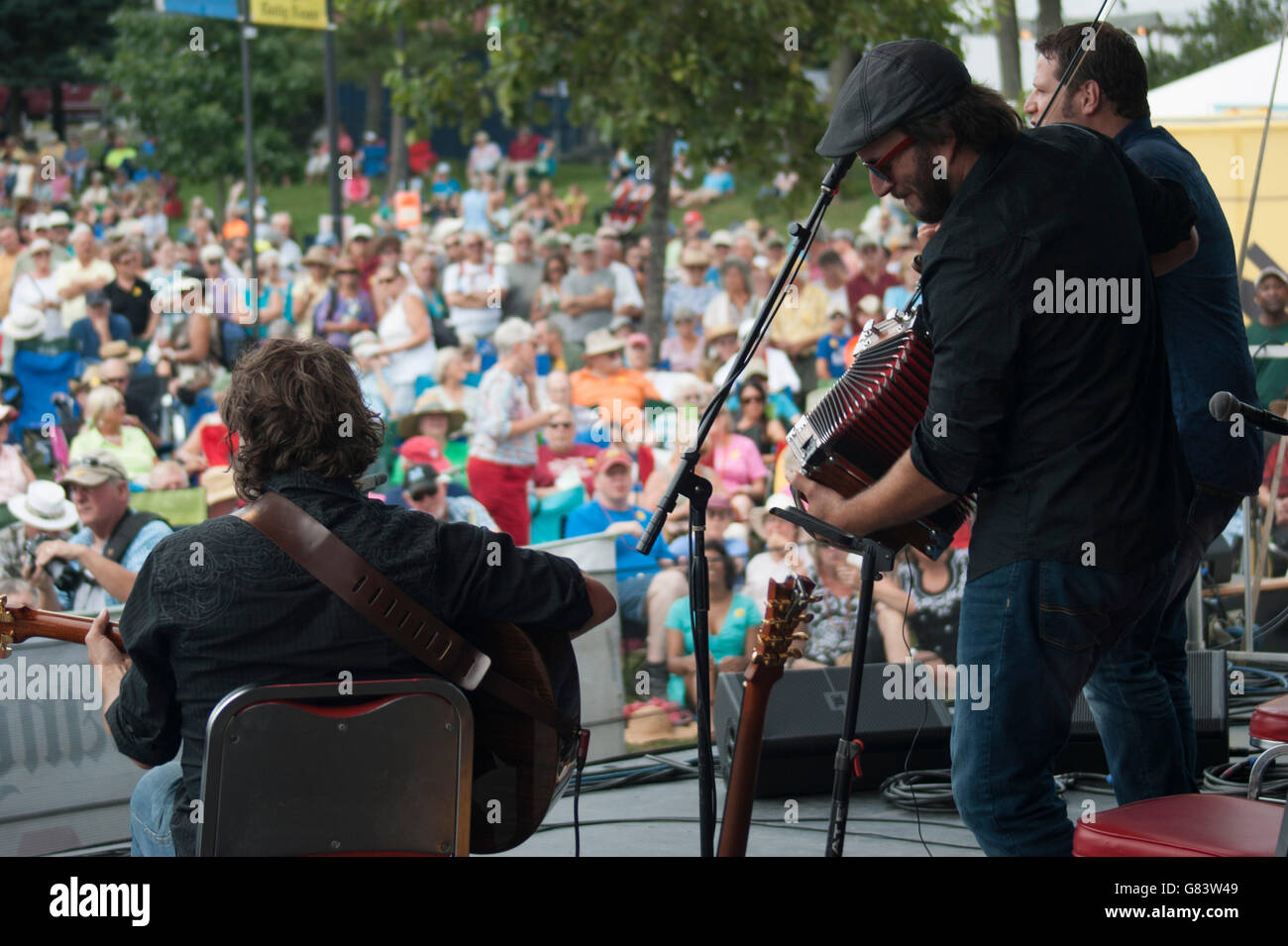 Quebecois Musiker De Temps Antan erklingt in 2015 American Folk Festival, Bangor, ME Stockfoto