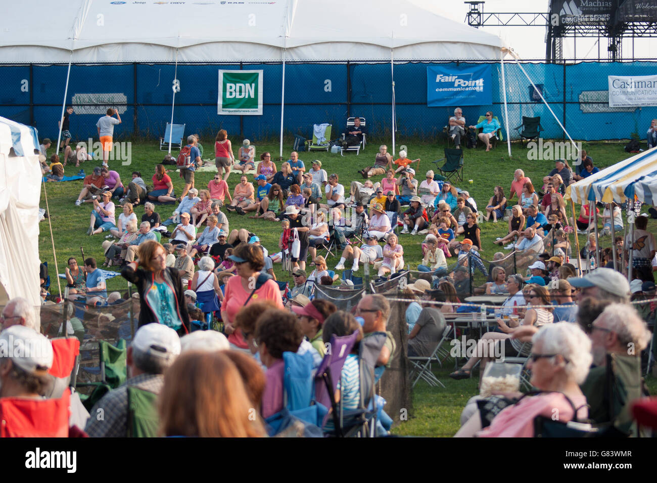 Publikumsmitglieder Musikgenuss beim American Folk Festival 2015, Bangor, ME Stockfoto