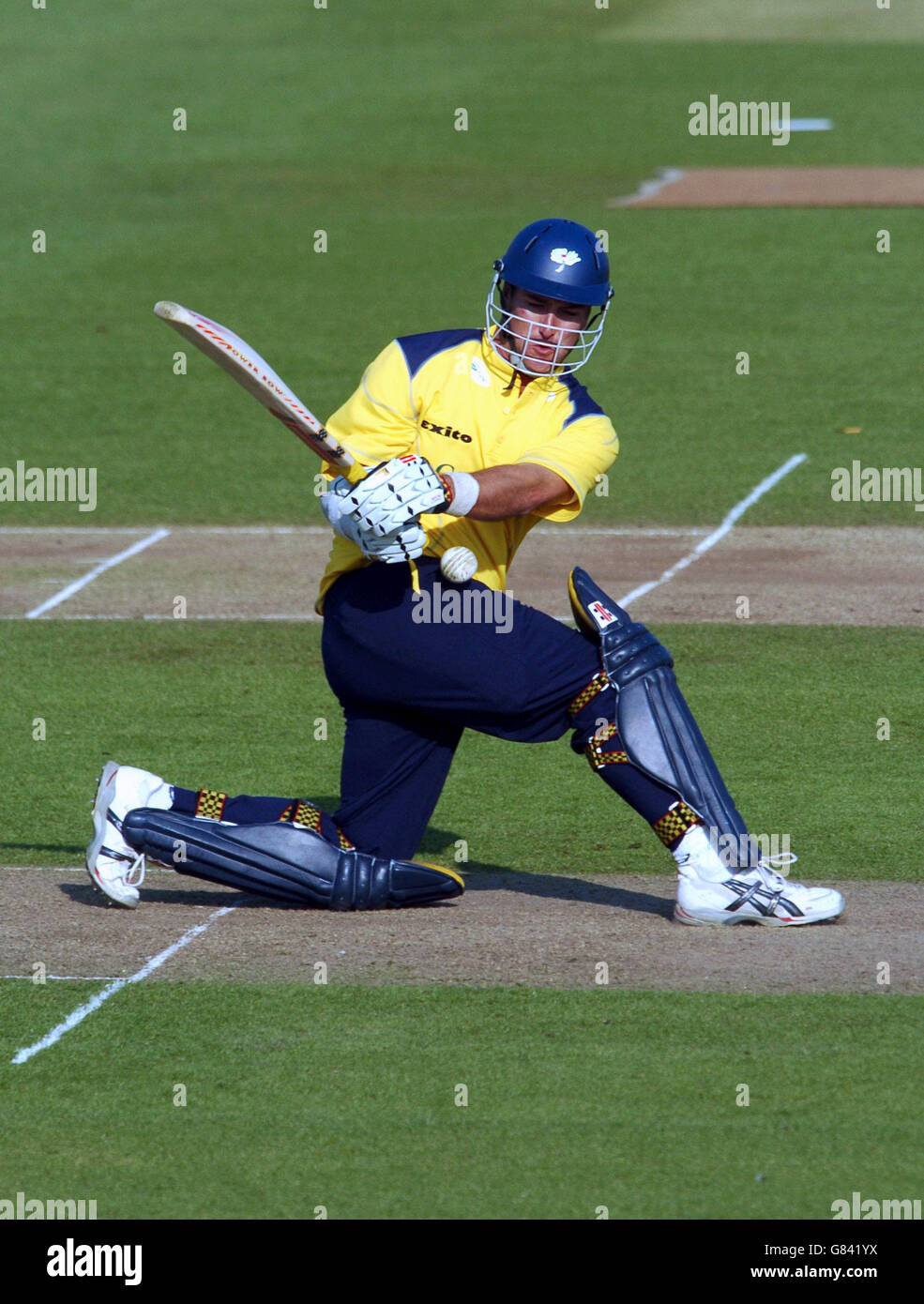 Cricket - Totesport National Cricket League - Division Two - Yorkshire Phoenix / Somerset Sabres - Headingley. Phil Jaques von Yorkshire Phoenix auf dem Weg zum höchsten Torschützen des Tages mit 84 Runs Stockfoto