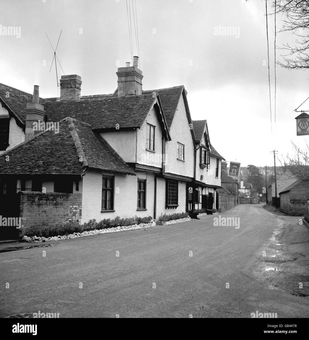 Das Olde Bell Inn im Dorf Hurley, Berkshire. Erbaut im Jahre 1135, war Th sinn zu einer Zeit das Gästehaus eines Klosters. Stockfoto