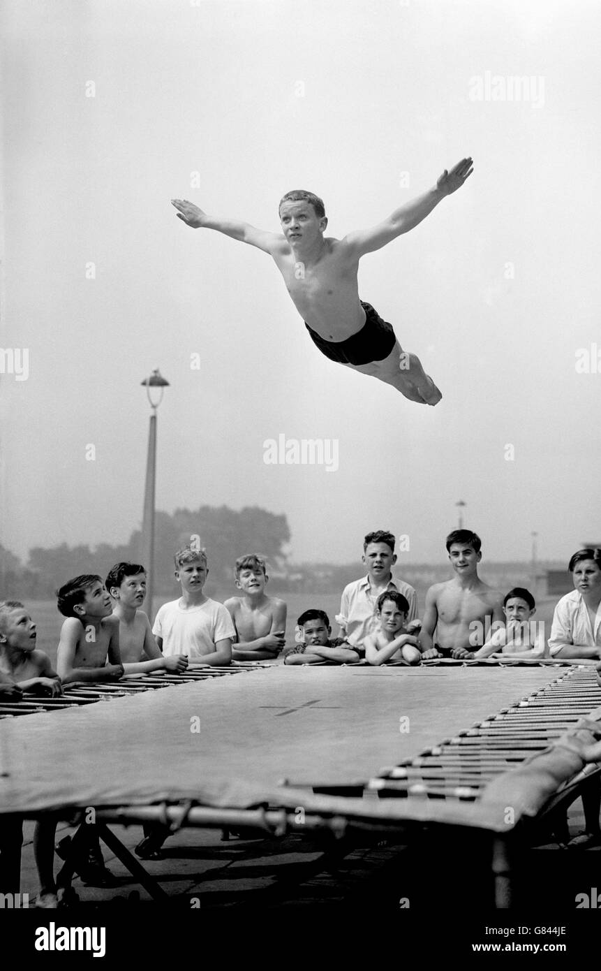 Trampolinspringen Stockfoto
