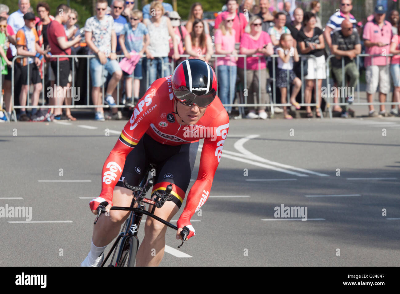 Apeldoorn, Holland, 6 Mai, 2016Cyclist vom Team Lotto Suadal fahren eine schnelle Kurve im Prolog des Giro italia Stockfoto