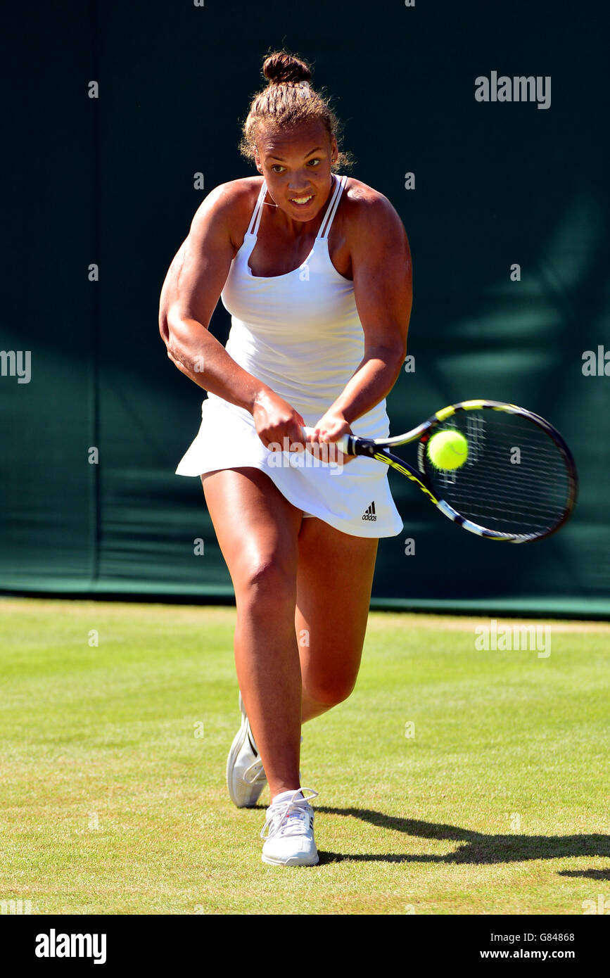 Freya Christie in Aktion während der Mädchen Singles am Tag sechs der Wimbledon Championships im All England Lawn Tennis und Croquet Club, Wimbledon. Stockfoto