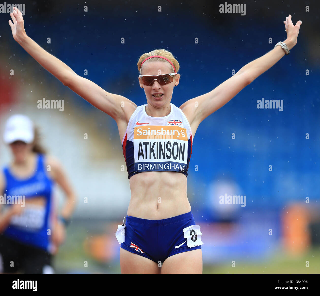 Johanna Atkinson (Middlesbrough & Cleveland) gewinnt am dritten Tag der Sainsbury's British Championships im Alexander Stadium, Birmingham, das Finale der 5000-m-Wanderung der Frauen. Stockfoto