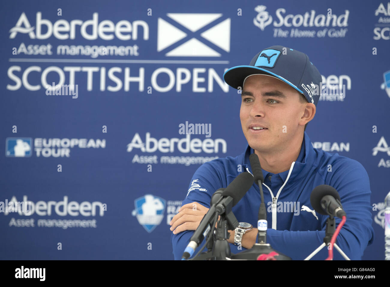 Der Amerikaner Rickie Fowler spricht mit den Medien während eines Vorschauungstages vor den Scottish Open im Gullane Golf Club, East Lothian. DRÜCKEN SIE VERBANDSFOTO. Bilddatum: Mittwoch, 8. Juli 2015. Siehe PA Geschichte GOLF Scottish Open. Der Bildnachweis sollte lauten: Kenny Smith/PA Wire. EINSCHRÄNKUNGEN: Keine kommerzielle Nutzung. Keine falsche kommerzielle Vereinigung. Keine Videoemulation. Keine Bildbearbeitung. Stockfoto