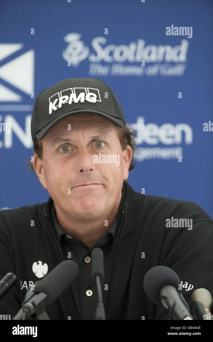 Der Amerikaner Phil Mickelson beantwortet Fragen aus den Medien während eines Vorschauungstages vor den Scottish Open im Gullane Golf Club, East Lothian. DRÜCKEN SIE VERBANDSFOTO. Bilddatum: Mittwoch, 8. Juli 2015. Siehe PA Geschichte GOLF Scottish Open. Der Bildnachweis sollte lauten: Kenny Smith/PA Wire. EINSCHRÄNKUNGEN: Nur für redaktionelle Zwecke. Keine kommerzielle Nutzung. Keine falsche kommerzielle Vereinigung. Keine Videoemulation. Keine Bildbearbeitung. Stockfoto