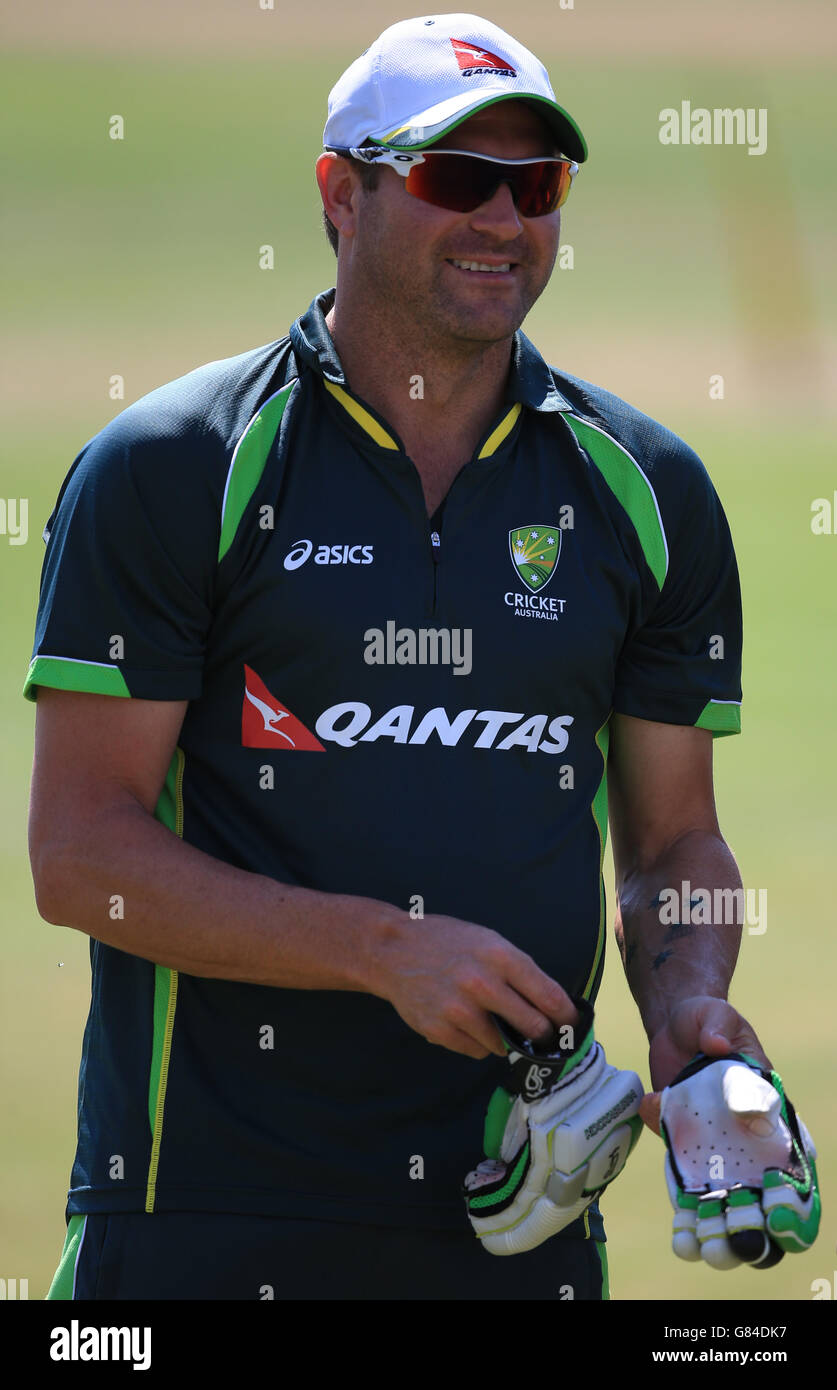 Der Australier Ryan Harris, der sich während des Tourspieles auf dem Essex County Ground, Chelmsford, aus dem Cricket zurückgezogen hatte. Stockfoto