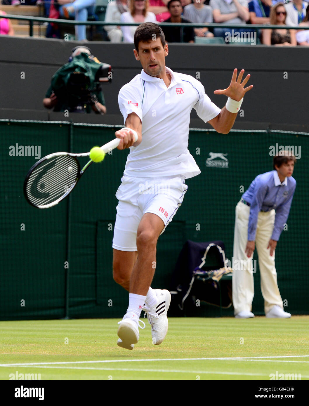 Novak Djokovic in Aktion gegen Kevin Anderson während des achten Tages der Wimbledon Championships beim All England Lawn Tennis und Croquet Club, Wimbledon. Stockfoto