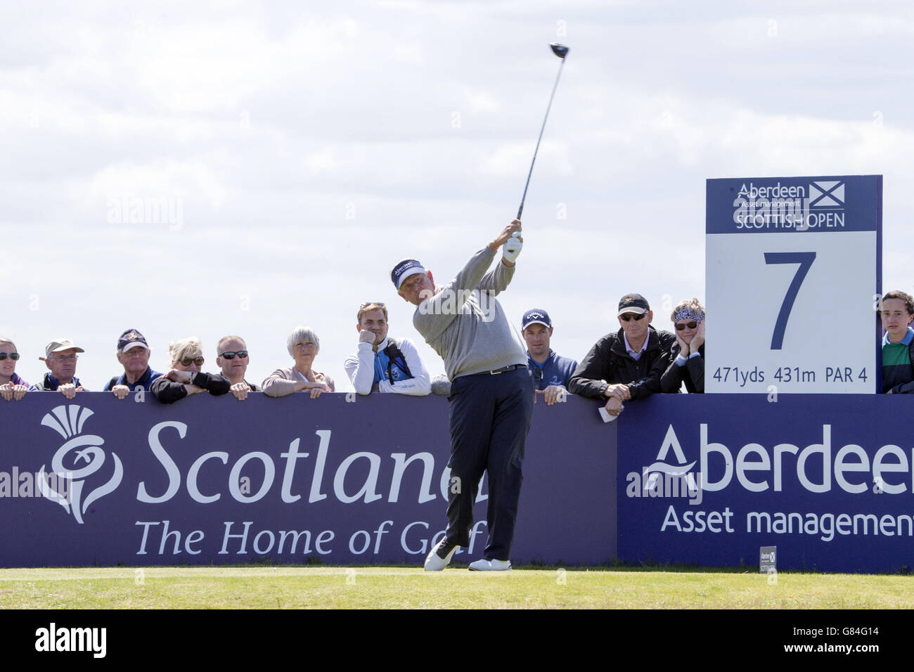 Golf - Scottish Open - Tag 1 - Gullane Golf Club. Der schottische Colin Montgomery schlägt am ersten Tag der Scottish Open im Gullane Golf Club, East Lothian, am 7. Loch ab. Stockfoto