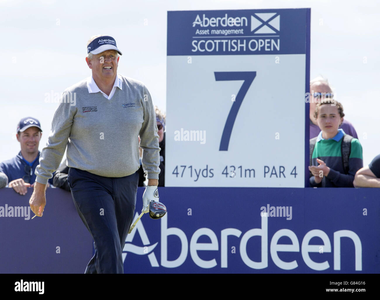 Der schottische Colin Montgomery geht am ersten Tag des Scottish Open im Gullane Golf Club, East Lothian, vom 7. Loch aus. Stockfoto