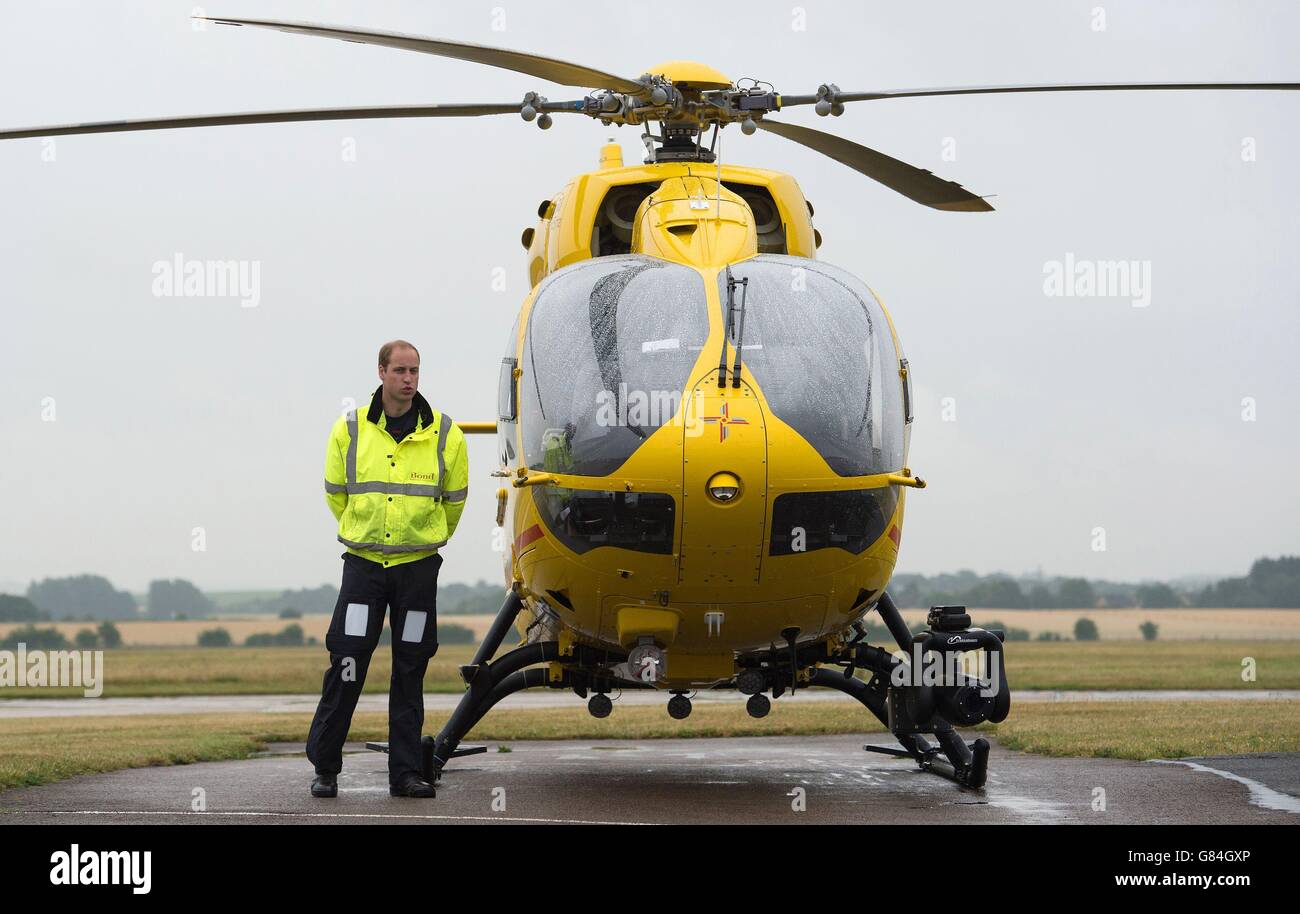 Der Herzog von Cambridge, als er seinen neuen Job bei der East Anglian Air Ambulance (EAAA) am Flughafen Cambridge beginnt. Stockfoto