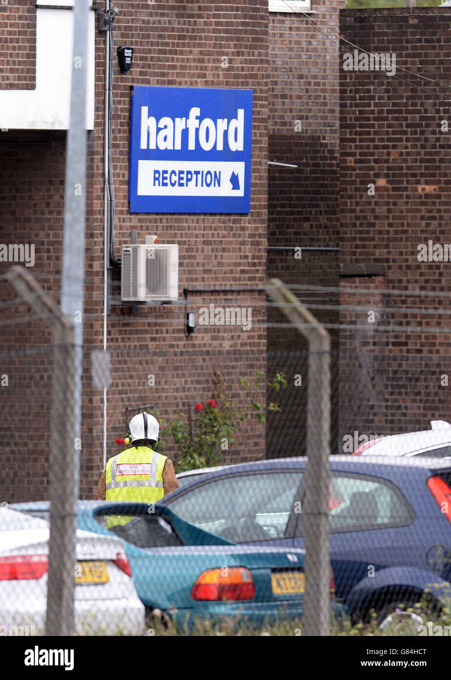 Rettungsdienste beim Baggerschaufelhersteller Harford Attachments in Spar Road, Hellesdon, Norwich, wo zwei Männer nach einer Explosion auf dem Industriegebiet ums Leben kamen. Stockfoto