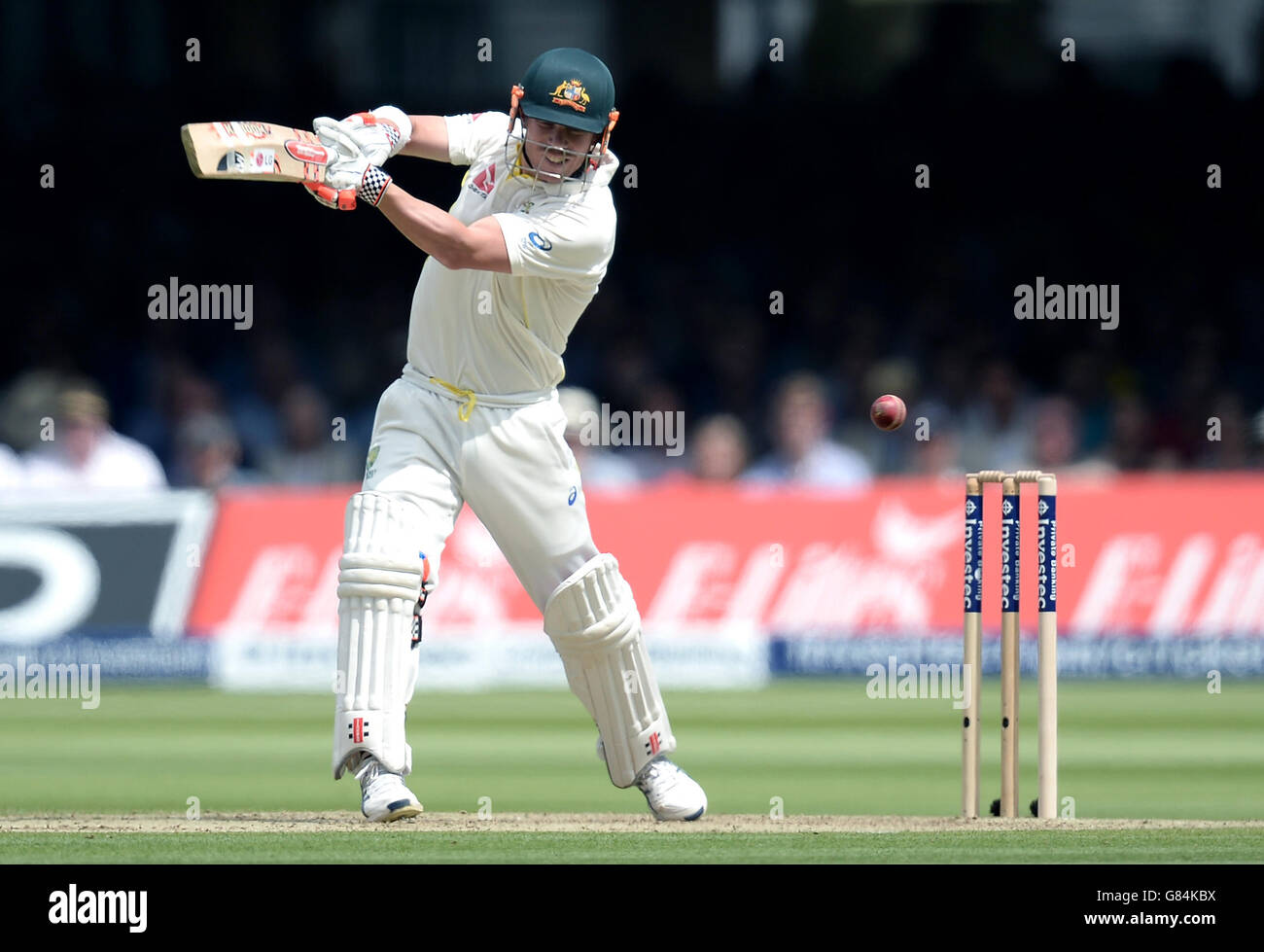 Cricket - Zweiter Investec Ashes Test - England gegen Australien - Tag eins - Lord's. Der australische David Warner schlägt beim zweiten Investec Ashes Test in Lord's, London, auf. Stockfoto