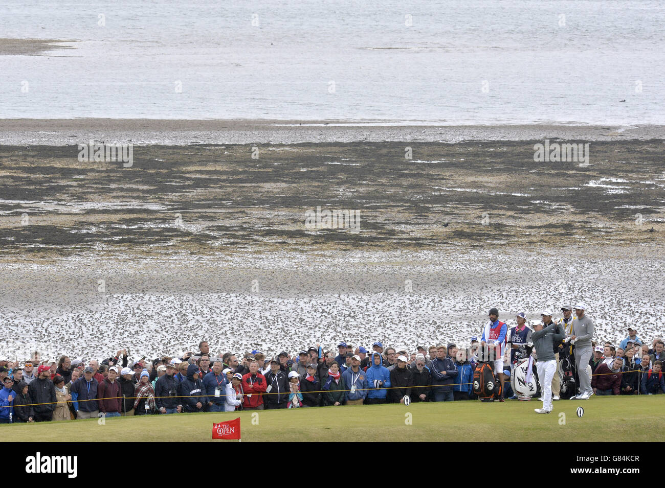 Der US-Amerikaner Jordan Spieth schlägt am 12. Tag der Open Championship 2015 in St Andrews, Fife ab. Stockfoto