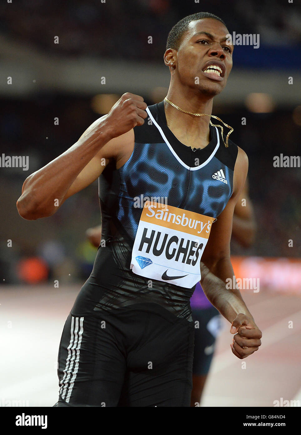 Der britische Zharnel Hughes feiert den Sieg beim 200-m-Finale der Männer am ersten Tag der Sainsbury's Anniversary Games im Stadion im Queen Elizabeth Olympic Park, London. Stockfoto