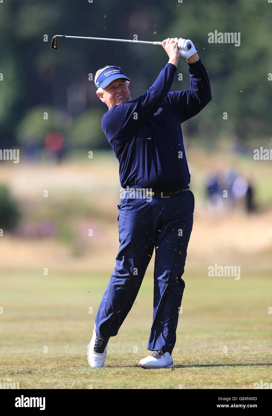 Colin Montgomerie spielt seine zweite Runde während des dritten Tages der Senior Open Championships im Sunningdale Golf Club, in der Nähe des Golfclubs von Seeshire. DRÜCKEN SIE VERBANDSFOTO. Bilddatum: Samstag, 25. Juli 2015. Siehe PA Geschichte GOLF Sunningdale. Bildnachweis sollte lauten: Nigel French/PA Wire. Stockfoto