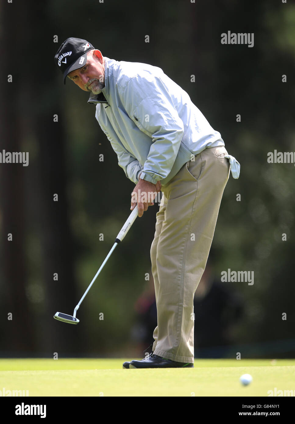 Marco Dawson (USA) spielt seinen zweiten Platz am dritten Tag der Senior Open Championships im Sunningdale Golf Club, Berkshire. DRÜCKEN SIE VERBANDSFOTO. Bilddatum: Samstag, 25. Juli 2015. Siehe PA Geschichte GOLF Sunningdale. Bildnachweis sollte lauten: Nigel French/PA Wire. Stockfoto