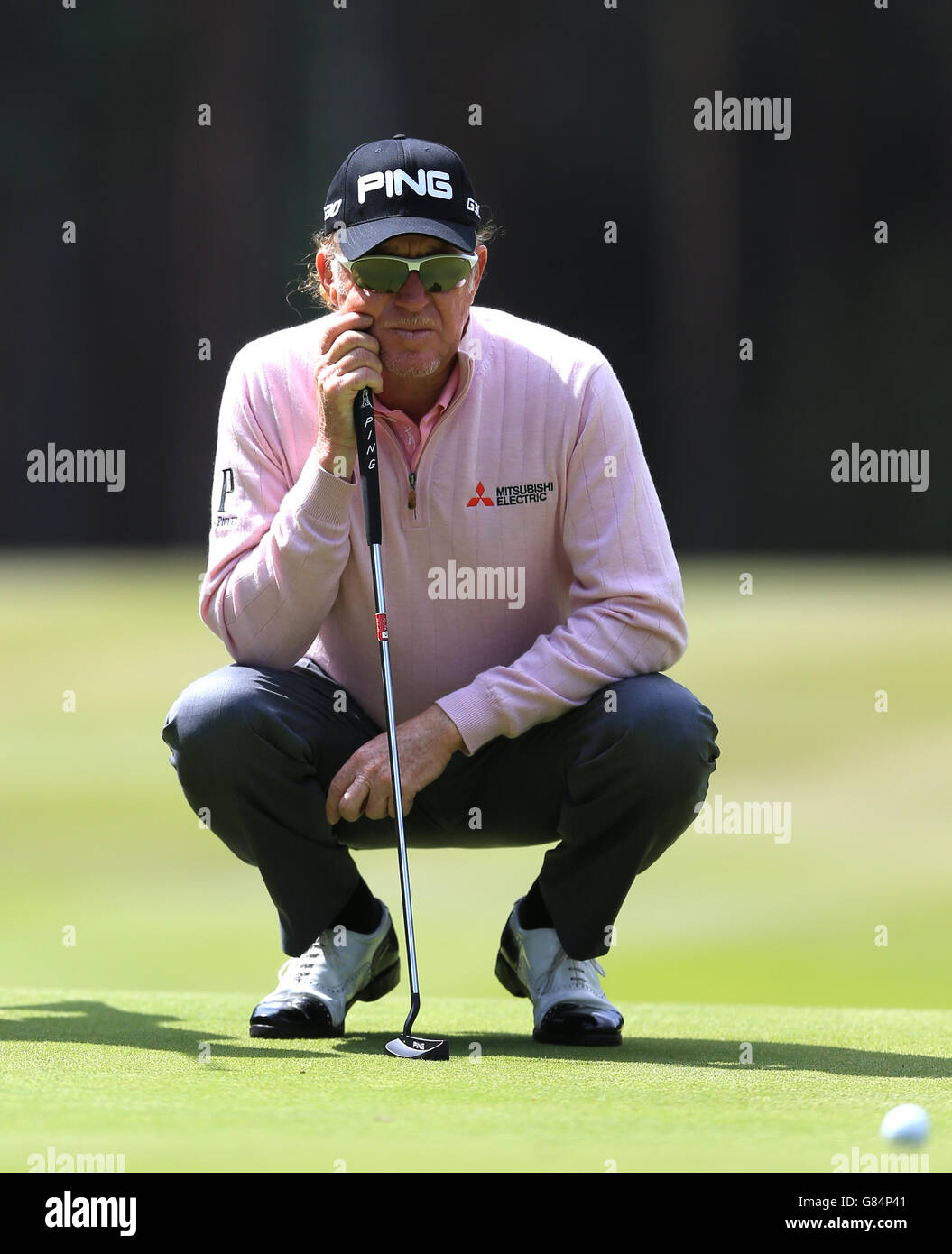 Miguel Angel Jimenez (ESP) spielt seine zweite Runde während des dritten Tages der Senior Open Championships im Sunningdale Golf Club, berkshire. DRÜCKEN SIE VERBANDSFOTO. Bilddatum: Samstag, 25. Juli 2015. Siehe PA Geschichte GOLF Sunningdale. Bildnachweis sollte lauten: Nigel French/PA Wire. Stockfoto