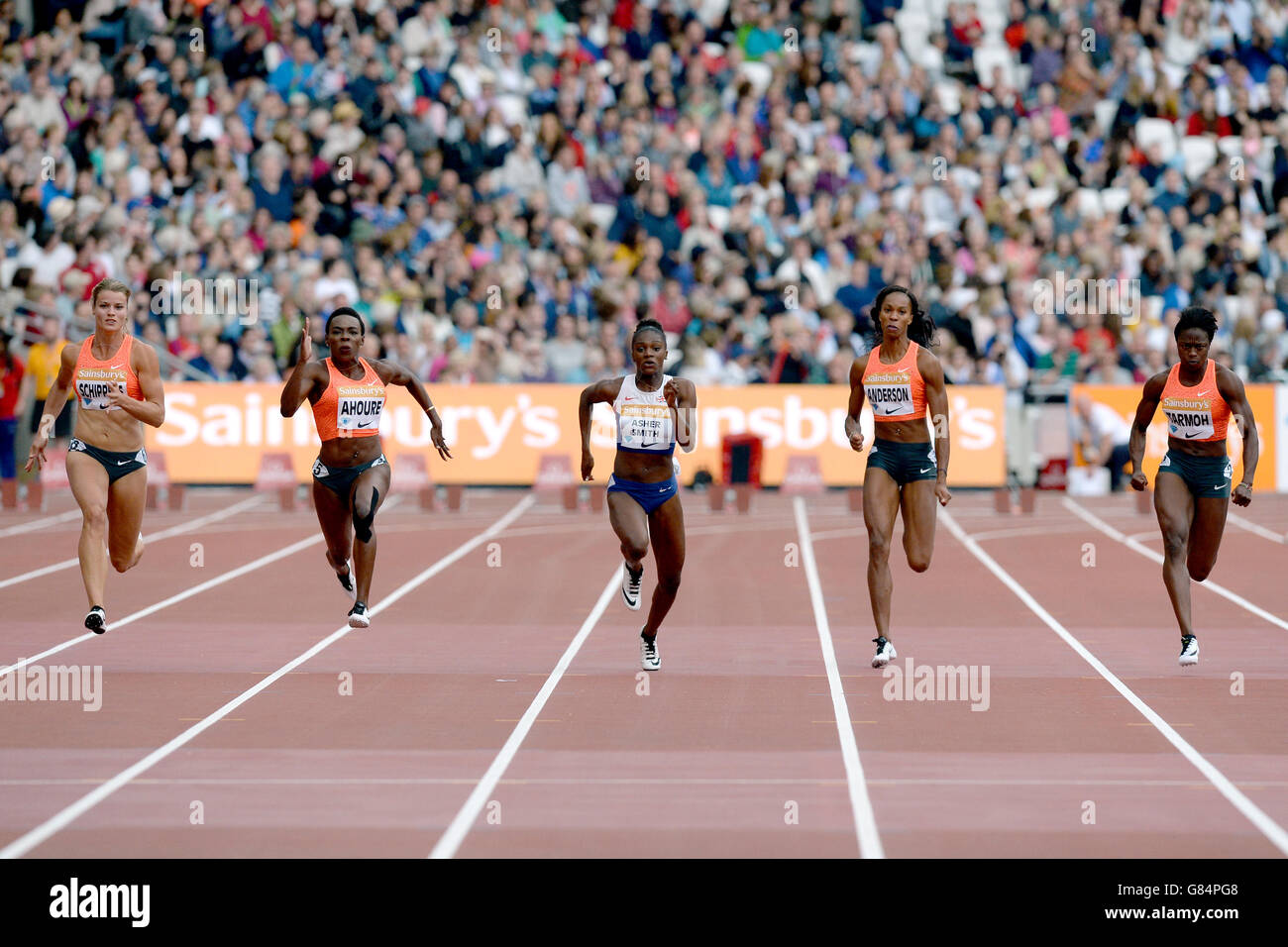 Die britische Dina Asher Smith (Mitte) in den Frauen-100m am zweiten Tag der Sainsbury's Anniversary Games im Stadion im Queen Elizabeth Olympic Park, London. Stockfoto