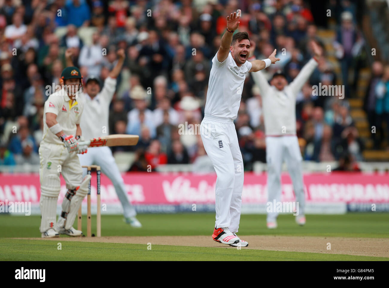 Der englische James Anderson appelliert am ersten Tag des dritten Investec Ashes Tests in Egbaston, Birmingham, erfolgreich für eine lbw gegen den australischen David Warner. Stockfoto