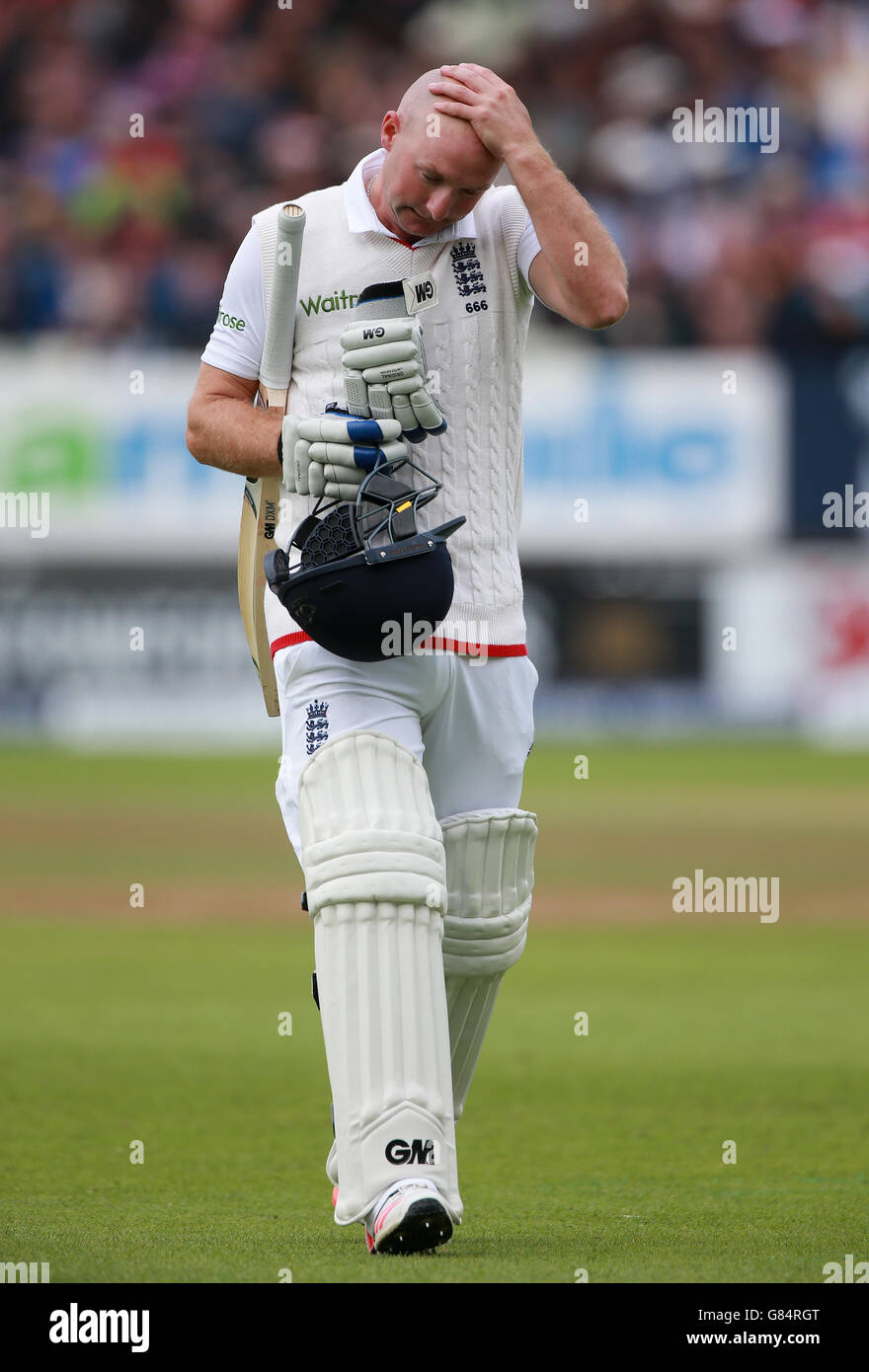 Der englische Adam Lyth macht sich auf den Weg, nachdem er am ersten Tag des dritten Investec Ashes Tests in Edgbaston, Birmingham, entlassen wurde. Stockfoto